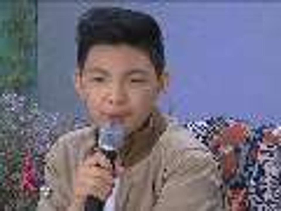 Girls swoon over Darren Espanto