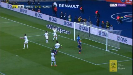 لقطة: كرة قدم: توخيل يعانق بحرارة دانتي مدافع نيس بعد احتساب ركلة جزاء لبي اس جي