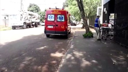 Mulher é socorrida após queda de escada no Maria Luíza
