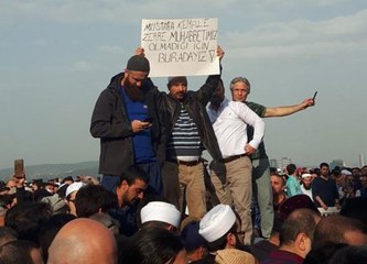 Kadir Mısıroğlu'nun cenazesinde ortalık karıştı