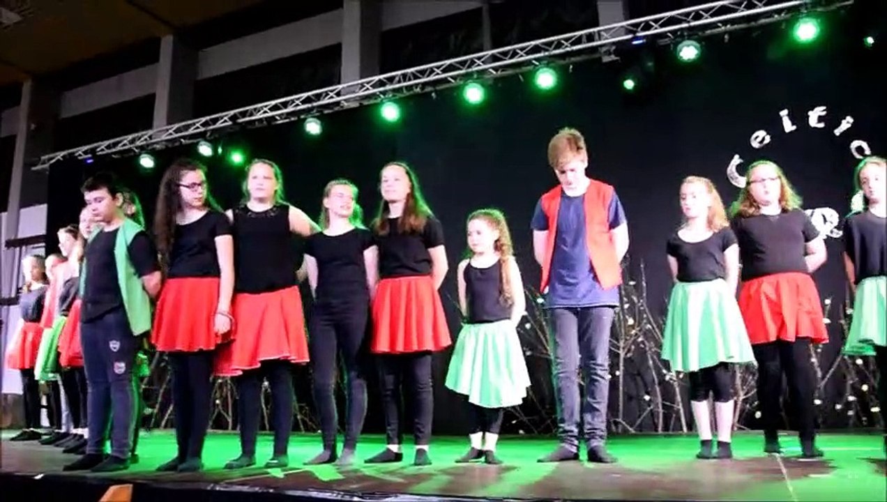 Spectacle des sections maternelle et primaire  de l'Athénée Comines