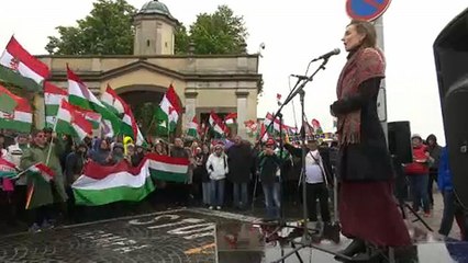 Скачать видео: Slovacchia: ungheresi in piazza contro la legge che vieta gli inni stranieri