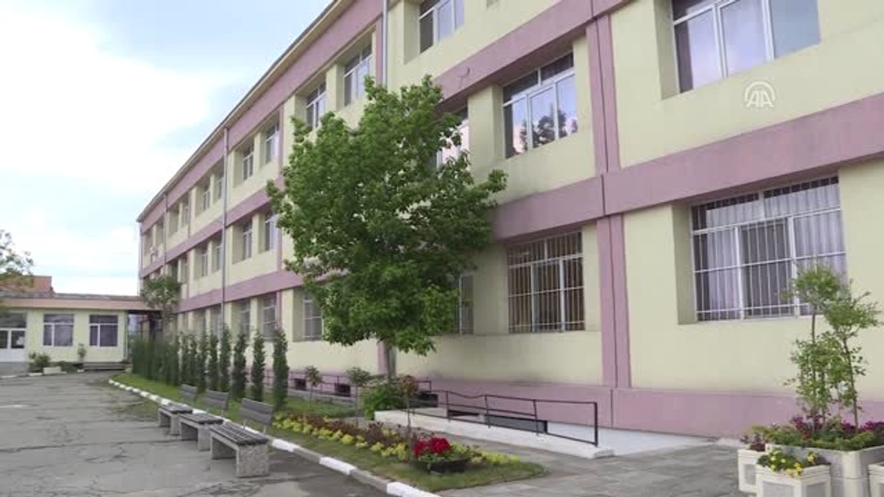 Papa Franciscus Bulgaristan'da Mülteci Kampını Ziyaret Etti