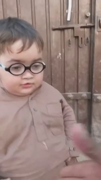 Ahmed Shah Pathan kaa Bachha Oee pichhe toh dekho Tik tok hit video