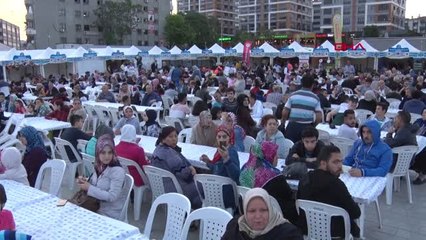 İstanbul Bağcılar'da 5 Bin Kişi Birlikte İftar Açtı