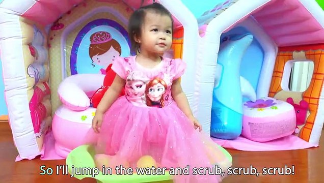 Bath Song | Nursery rhymes by Xavi ABCKids - Kids bathe in new bathtub