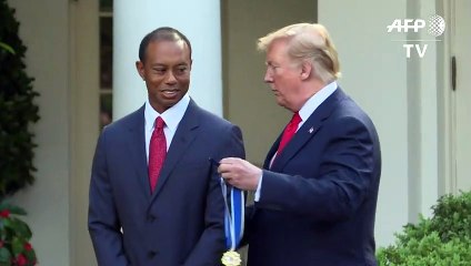 Tiger Woods recibe la “medalla de la Libertad” de manos de Trump