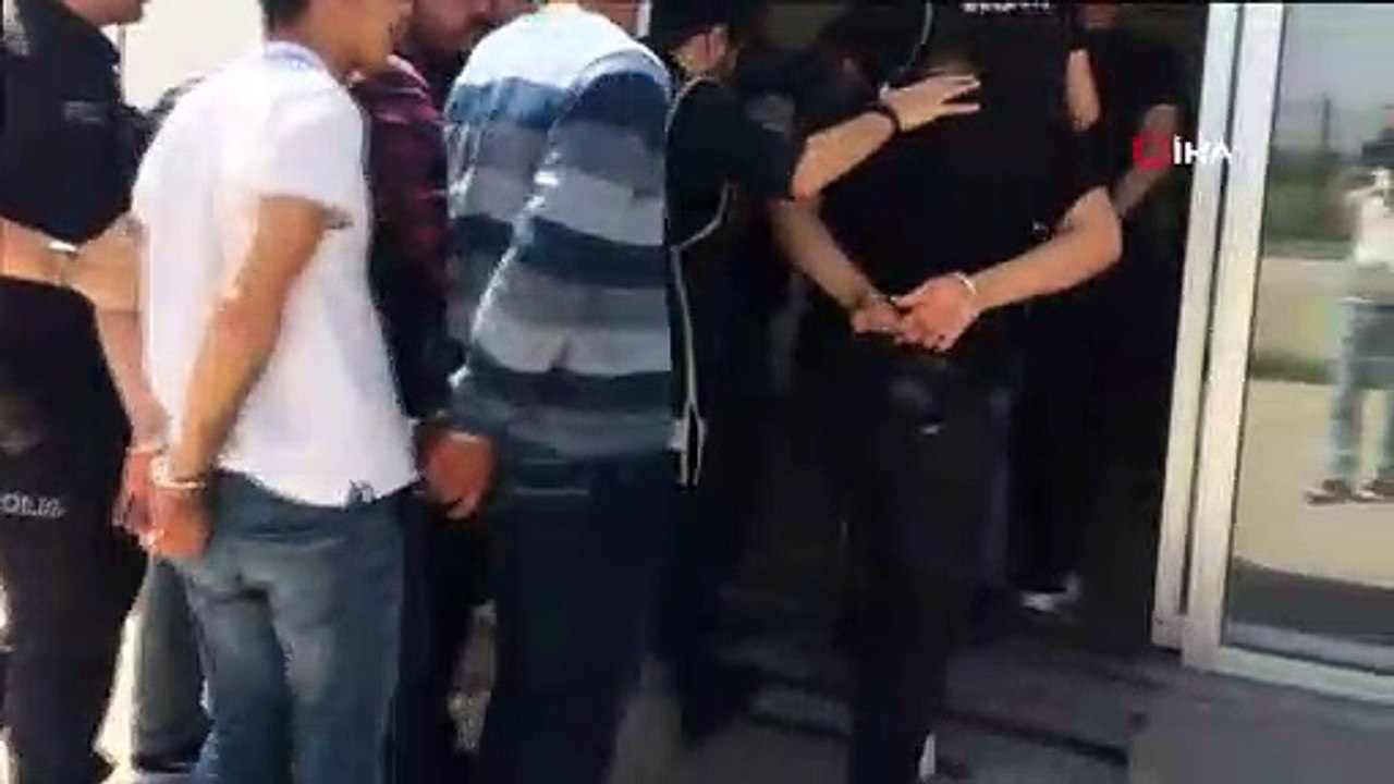 Çocuklara uyuşturucu sattırdığı ileri sürülen zanlılar adliyede