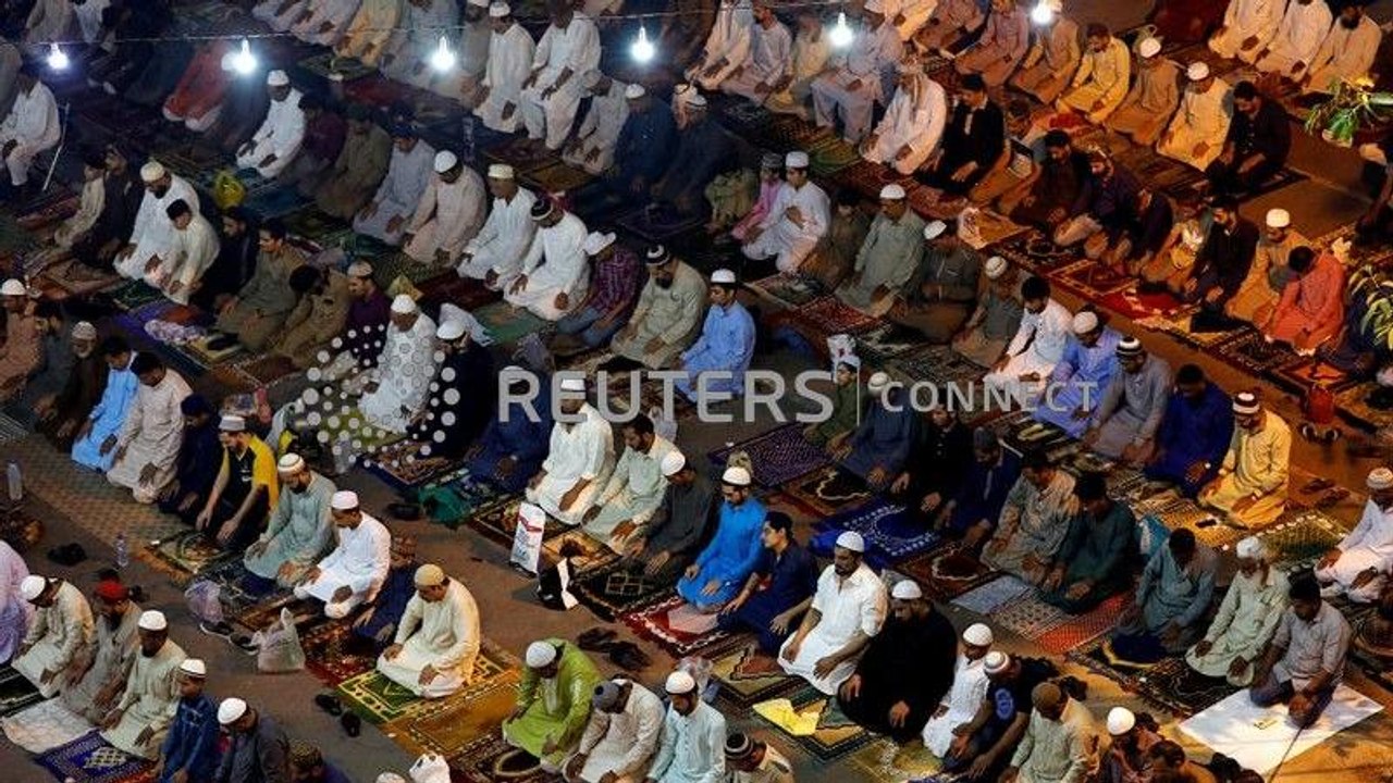 Les musulmans célèbrent le mois saint du Ramadan
