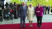 Royal trifft Fan: Charles und Camilla am Brandenburger Tor