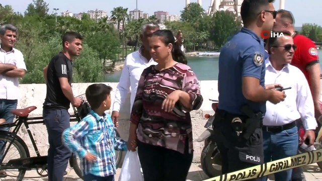 Cinsel istismara uğradığını söyleyen çocuğun köprüden atlama anı kameraya saniye saniye yansıdı Cinsel istismara uğradığını söyleyen çocuğun köprüden atlama anı kameraya saniye saniye yansıdı