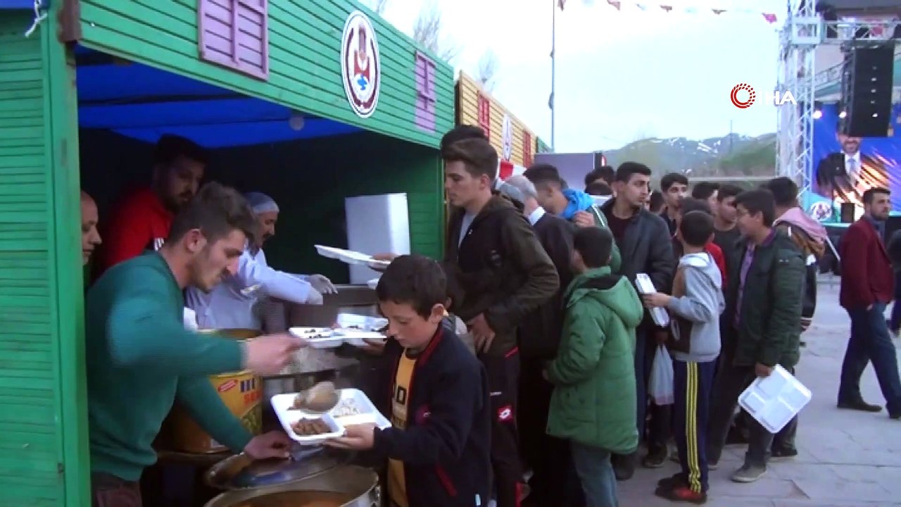 Bitlis Belediyesi ilk iftarda bin 500 kişiyi ağırladı