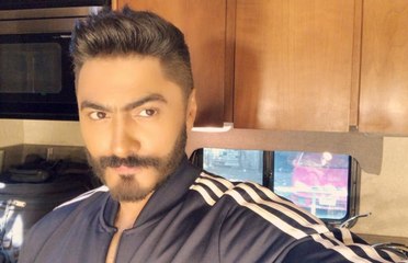 تامر حسني يفاجئ الجمهور بظهور مصطفى هريدي بعد اختفاء طويل عن الأضواء