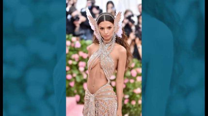 Emily Ratajkowski : sa tenue enflamme le Gala du Met