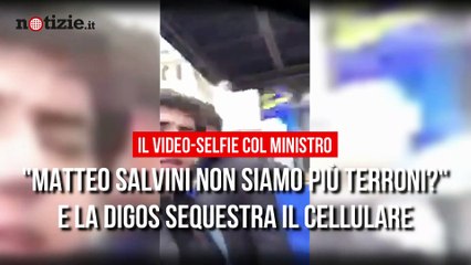 Il video beffa a Matteo Salvini, durante il selfie la giovane dem commenta " Non eravamo terroni di merda?" | Notizie.it