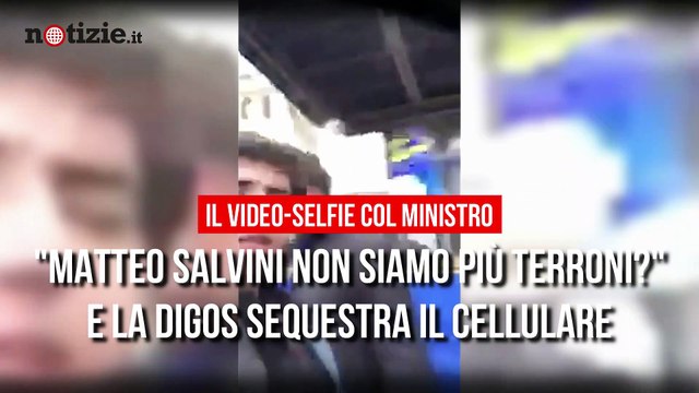 Il video beffa a Matteo Salvini, durante il selfie la giovane dem commenta Non eravamo terroni di merda? | Notizie.it