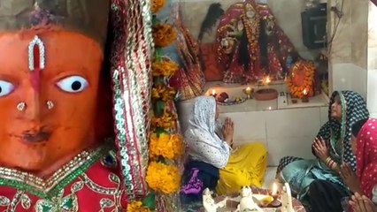 मंदिर में थे रिटायर्ड फौजी के खून के छींटे, देवी मां की आंखों से आंसू निकलने की बात सुन दौड़े लोग
