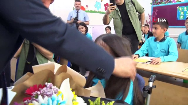 Sosyal medya gündemine oturan Zeynep’e validen hediye