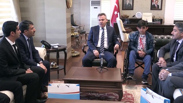 Vali Elban başarılı sporcuları ödüllendirdi - AĞRI