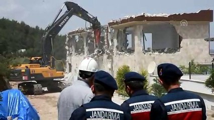 Bodrum'da deniz manzaralı kaçak bina yıkıldı - MUĞLA