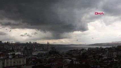 İstanbul- İstanbul'da Yağmur Etkili Oluyor