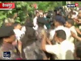 VIDEO: वोटिंग के दौरान बूथ पर ही भिड़ पड़े TMC और BJP कार्यकर्ता
