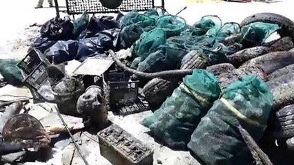 Un mare di rifiuti. Alle Cicladi recuperate 1,5 tonnellate in due ore