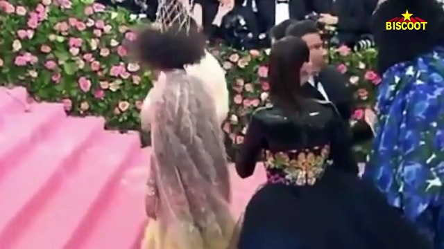 Priyanka Chopra & Nick Jonas Get MUSHY & ROMANTIC At Met Gala 2019 Pink Carpet