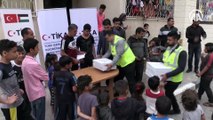 TİKA Gazze'de ihtiyaç sahibi ailelere iftar yemeği dağıtıyor