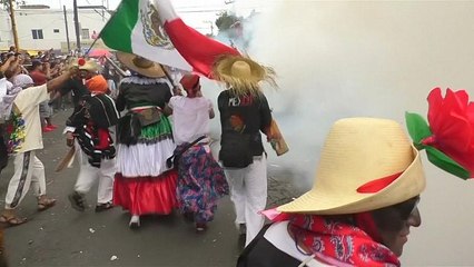 شاهد.. المكسيكيون يحيون ذكرى انتصارهم على فرنسا بـ"معركة" شعبية