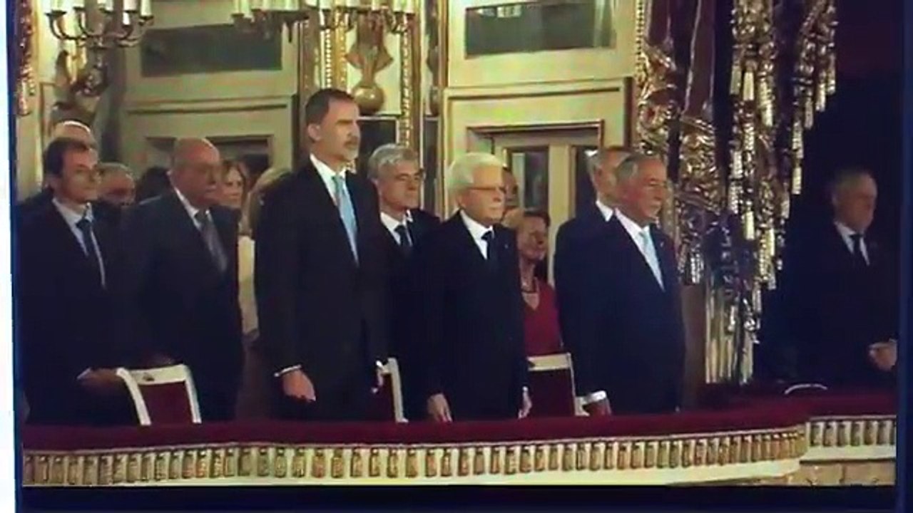 VÍDEO Interpretan por error el Himno de España con la letra de Pemán delante del Rey.