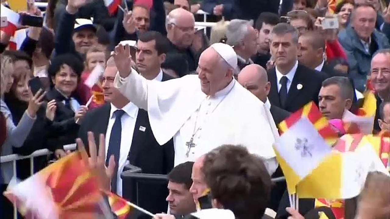 Papst wandelt auf den Spuren von Mutter Teresa