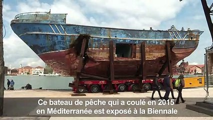 L'épave d'un bateau de migrants exposée à la Biennale de Venise