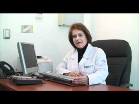 ¿Se puede hacer algo para disminuir los efectos adversos del tratamiento contra la hepatitis C?