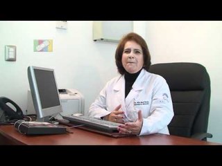 ¿Qué tipo de efectos secundarios adversos puede tener el tratamiento de la hepatitis C?