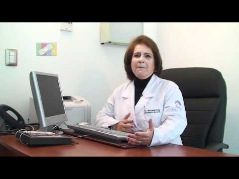 ¿Qué tipo de efectos secundarios adversos puede tener el tratamiento de la hepatitis C?