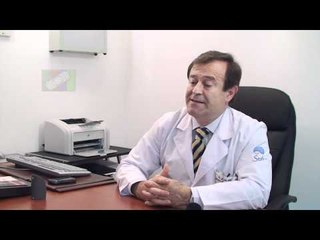 ¿Que es lo que causa el alcohol, para que aumente el riesgo de tener reflujo gastroesofágico?