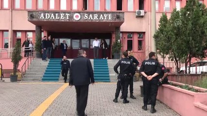 Adliye Çıkışında Kavga