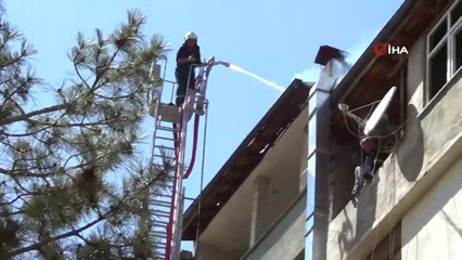 Sivas’ta 4 binanın çatısında çıkan yangın söndürüldü