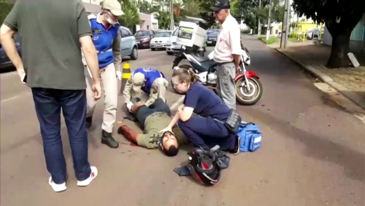 Moto atinge BMW na Rua Minas Gerais