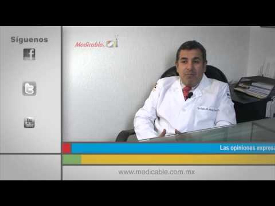 ¿Cómo se debe tratar una alergia a las proteínas de la leche de vaca?