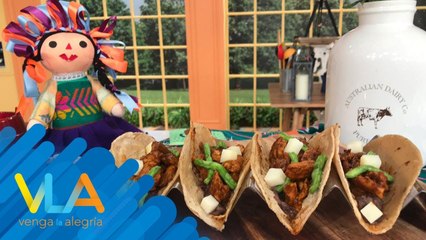 ¡Prepara estas riquísimas puntas de cerdo en pasilla con nopalitos y papas! | Venga La Alegría