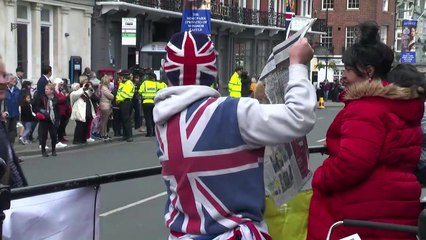 People gather at Windsor day after royal baby's birth