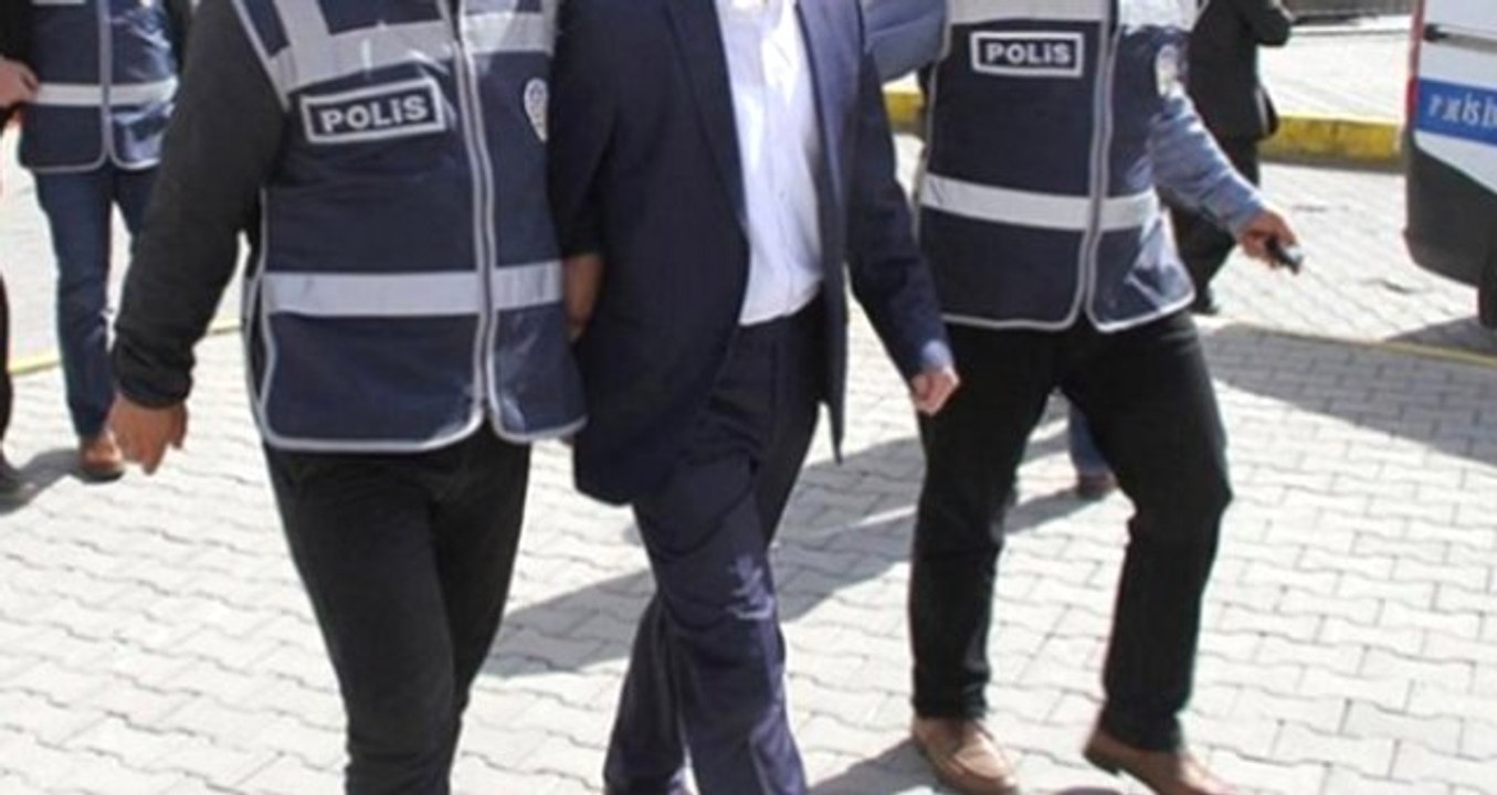 Sınıfta Cinsel İçerikli Film İzlediği İddia Edilen Öğretmen Tutuklandı