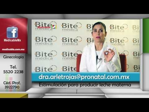 ¿Debo comer o tomar algo para producir leche materna?