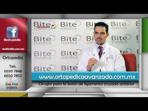 ¿Qué tipo de cirugía se realiza para el tratamiento del desgarre de ligamento cruzado anterior?