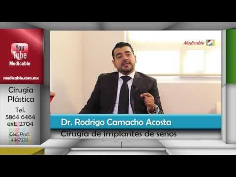¿Cómo se realiza la cirugía para implantes de senos?