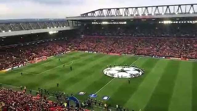 Así cantaba Anfield You'll never walk alone antes de enfrentarse al Barça