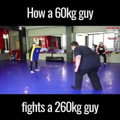 Un homme de 260kg face à un homme de 60kg... Chaud