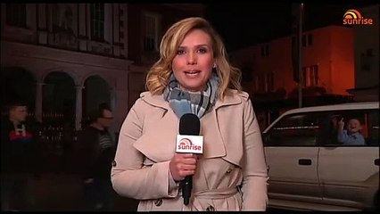 Quand un gamin très mal élevé troll une journaliste en direct